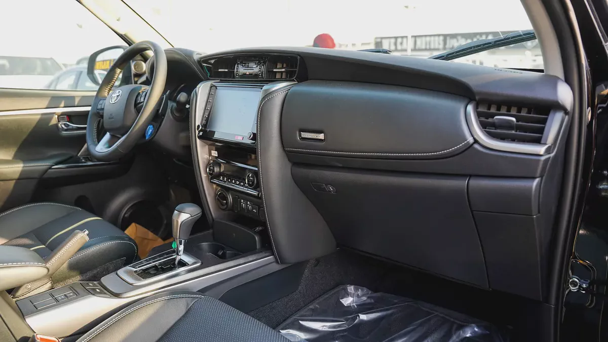 2026 Toyota Fortuner SR5 4.0L V6 GCC Specs-9-9