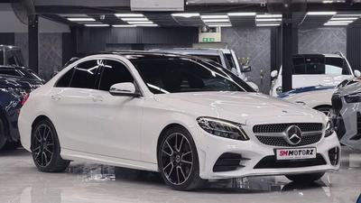 2020 Mercedes-Benz C200 Avantgarde | GCC Specs | Pristine Condition-1