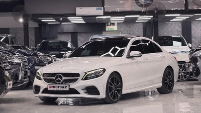 2020 Mercedes-Benz C200 Avantgarde | GCC Specs | Pristine Condition-3