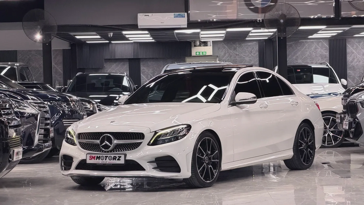 2020 Mercedes-Benz C200 Avantgarde | GCC Specs | Pristine Condition-3-3