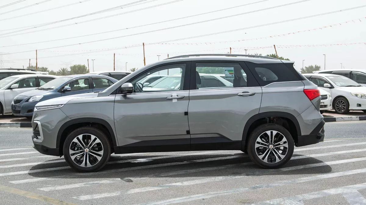 2024 Chevrolet Captiva Silver – Modern SUV with Style-4-4