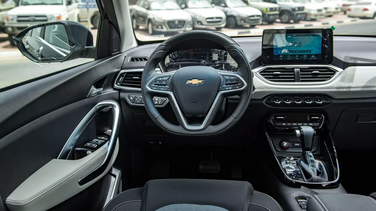 2024 Chevrolet Captiva Silver – Modern SUV with Style-1-1