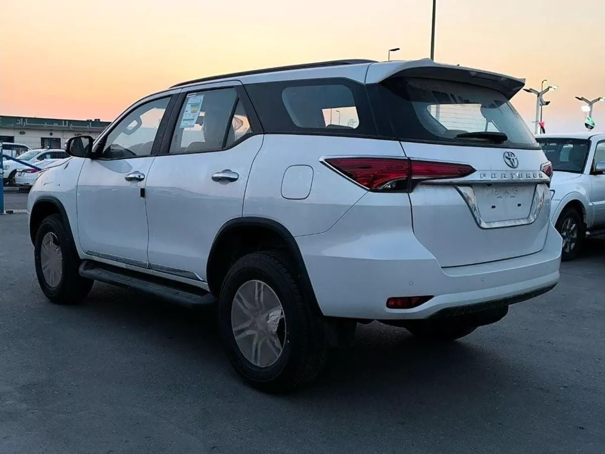 Toyota Fortuner EXR FORTUNER SR5  2.7L AT FULL OPTION PETROL 2024-4-0