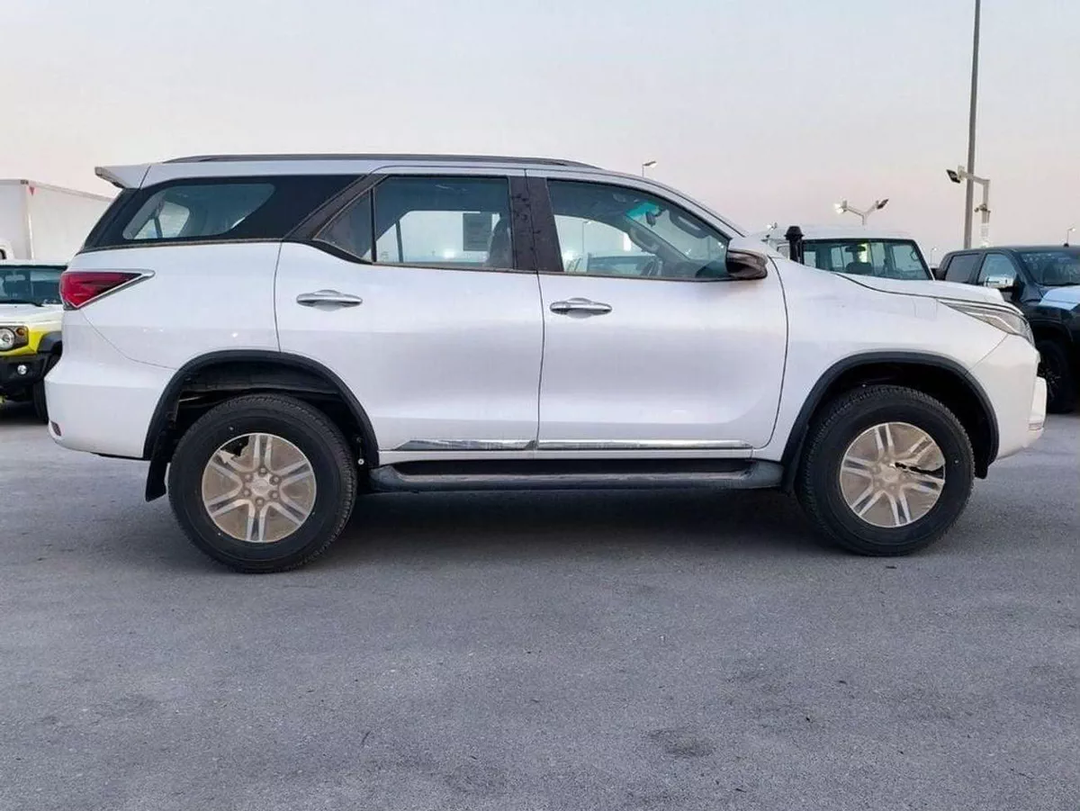 Toyota Fortuner EXR FORTUNER SR5  2.7L AT FULL OPTION PETROL 2024-5-0