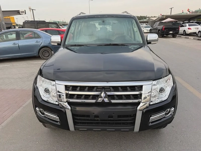Mitsubshi pajero 2008 look 2020 balck color GCC-0