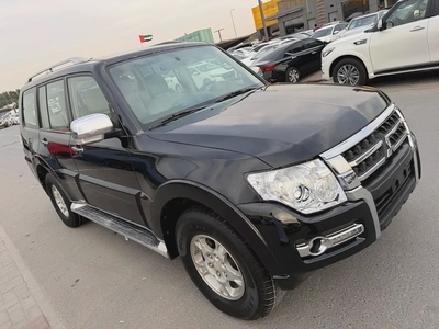 Mitsubshi pajero 2008 look 2020 balck color GCC-8