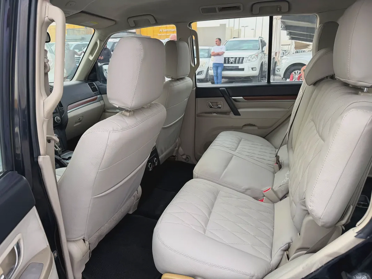Mitsubshi pajero 2008 look 2020 balck color GCC-1-1