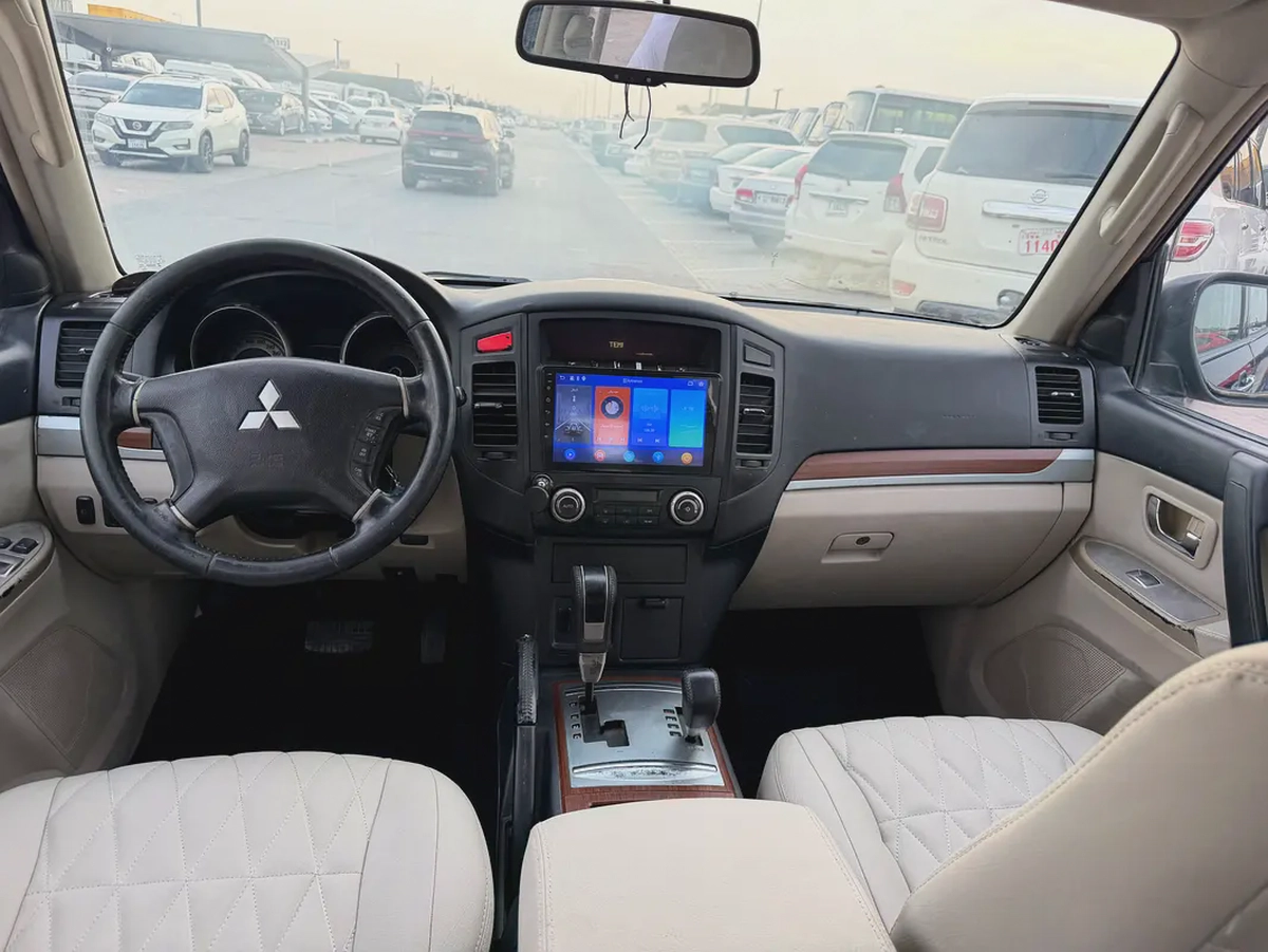 Mitsubshi pajero 2008 look 2020 balck color GCC-5-5