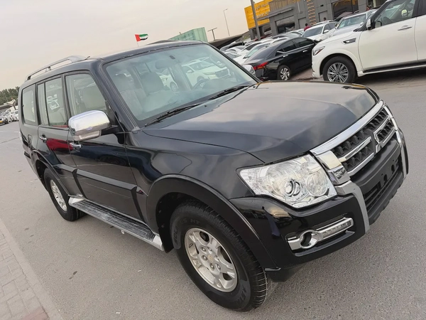 Mitsubshi pajero 2008 look 2020 balck color GCC