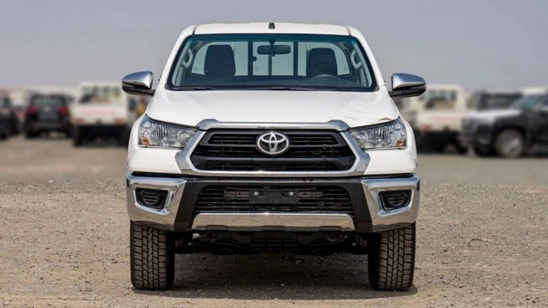 Toyota Hilux DC 2.7P AT mid option 4X4 MY2025 – WHITE