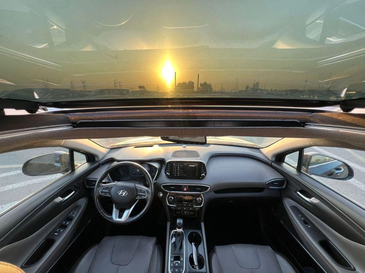 Hyundai Santa Fe 2019 Hyundai Santa - Full Option - 2.4L - V4 - Panoramic View - Push Start - Leather and Electric-36-9-0
