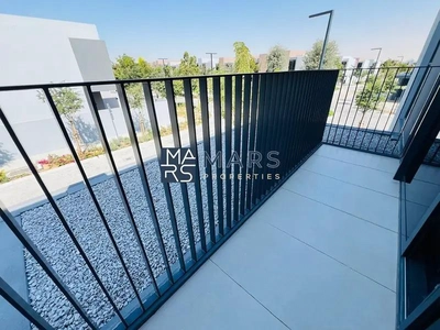 Spacious, Luxury 4 Bedroom End Corner Villa, with Two Living Room and Study Room-3