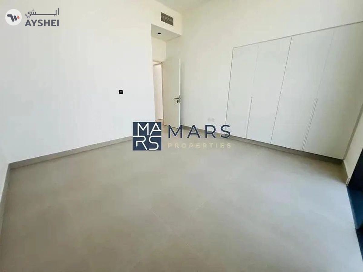 Spacious, Luxury 4 Bedroom End Corner Villa, with Two Living Room and Study Room-9-9