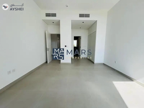 Spacious, Luxury 4 Bedroom End Corner Villa, with Two Living Room and Study Room