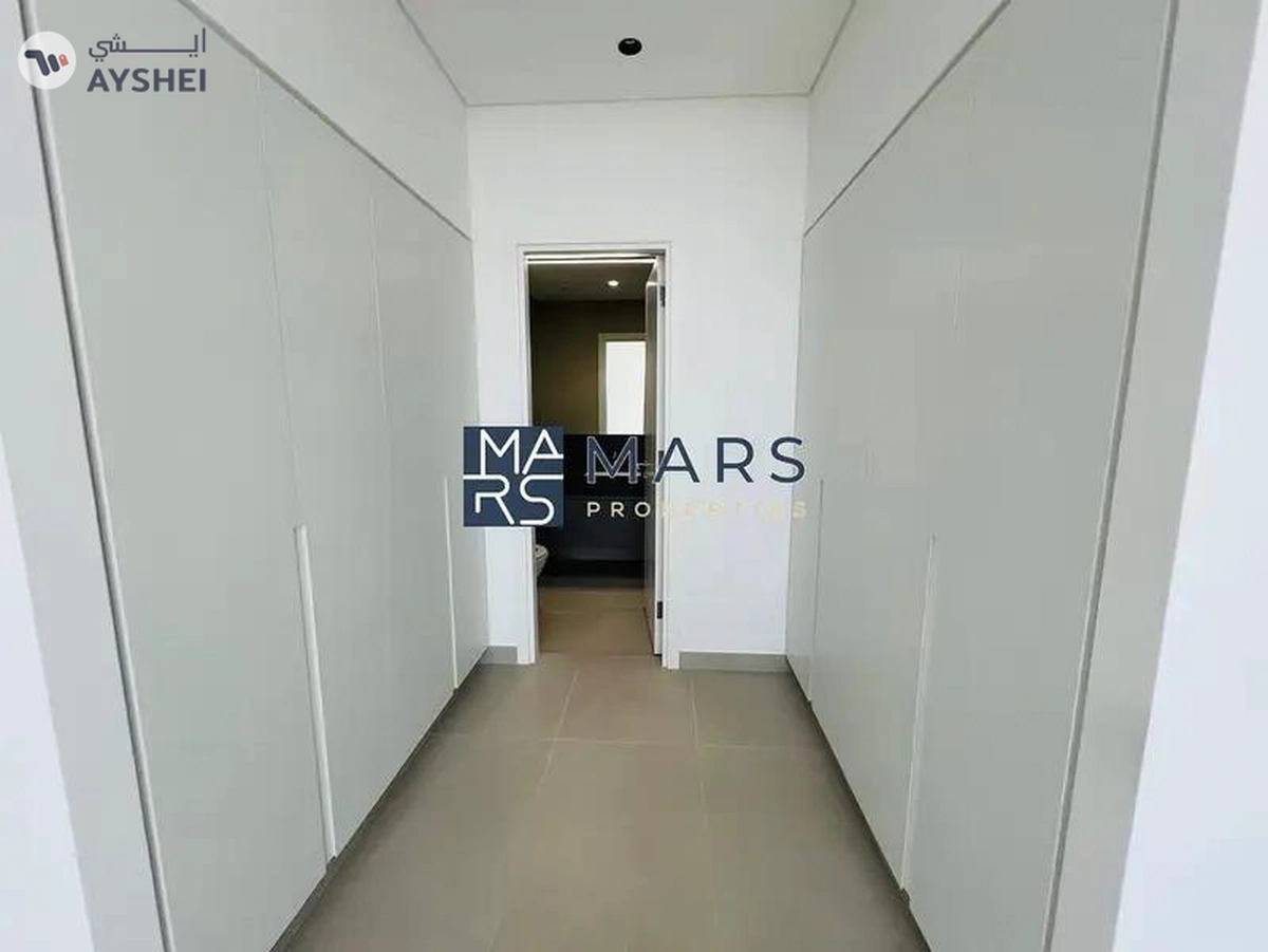 Spacious, Luxury 4 Bedroom End Corner Villa, with Two Living Room and Study Room-15-15