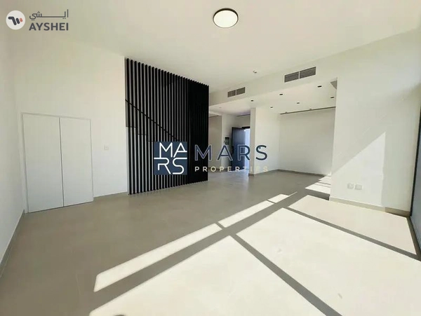 Spacious, Luxury 4 Bedroom End Corner Villa, with Two Living Room and Study Room