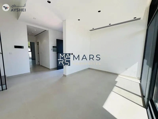 Spacious, Luxury 4 Bedroom End Corner Villa, with Two Living Room and Study Room