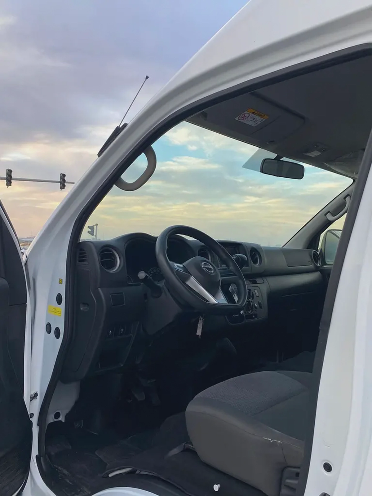 2023 Nissan Urvan NV350 automatic GCC Specs-8-8
