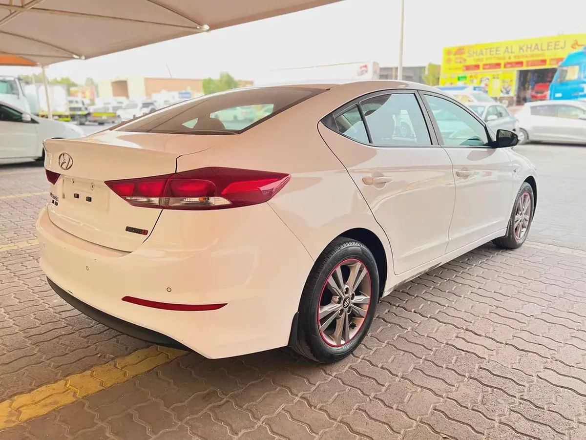 Hyundai Elantra GLS 2016 GCC 1.6L Accident Free-4-4
