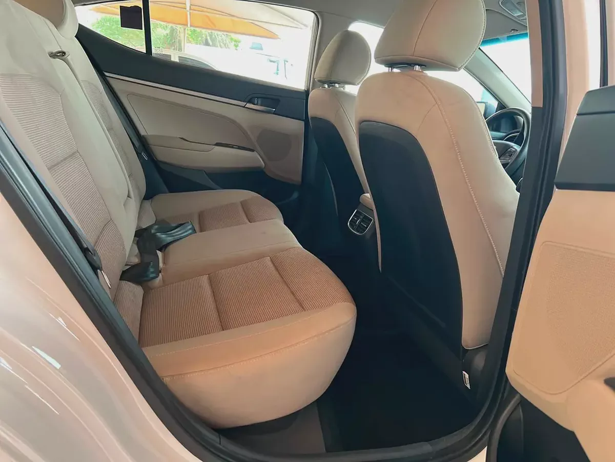 Hyundai Elantra GLS 2016 GCC 1.6L Accident Free-7-7