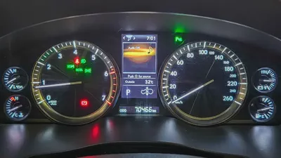 LEXUS - LX 570 - 25 EDITION -  2021 MODEL - GCC SPECS - 70,000 KM - BLACK / TAN-3