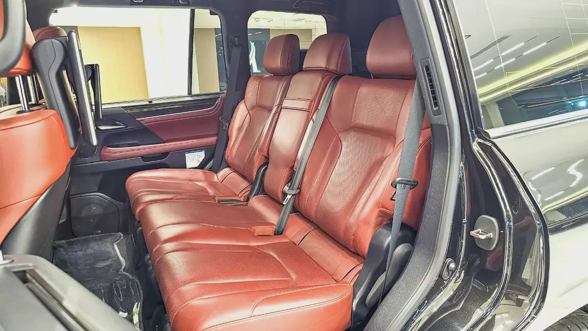 LEXUS - LX 570 - 25 EDITION -  2021 MODEL - GCC SPECS - 70,000 KM - BLACK / TAN-9-9