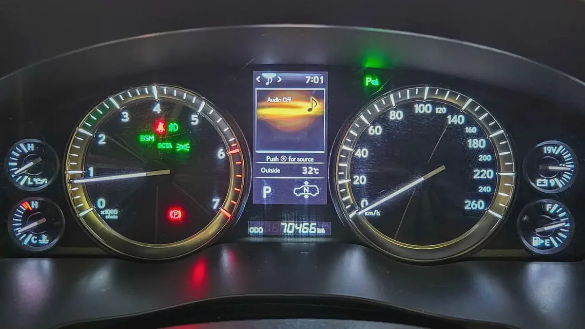 LEXUS - LX 570 - 25 EDITION -  2021 MODEL - GCC SPECS - 70,000 KM - BLACK / TAN-3-3