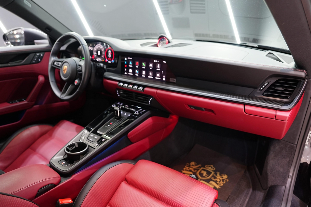 Porsche 911 Carrera 2025-4-4
