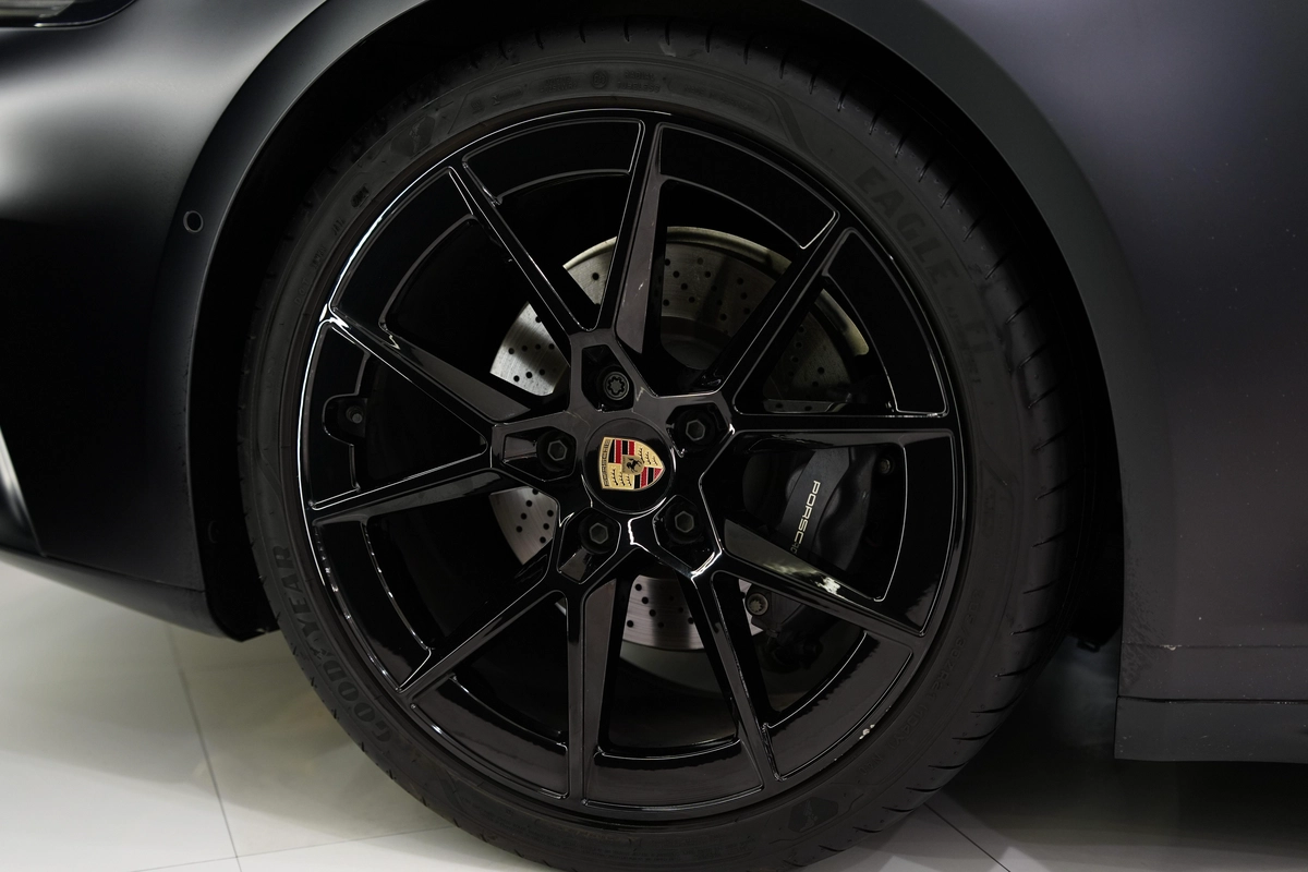 Porsche 911 Carrera 2025-15-15