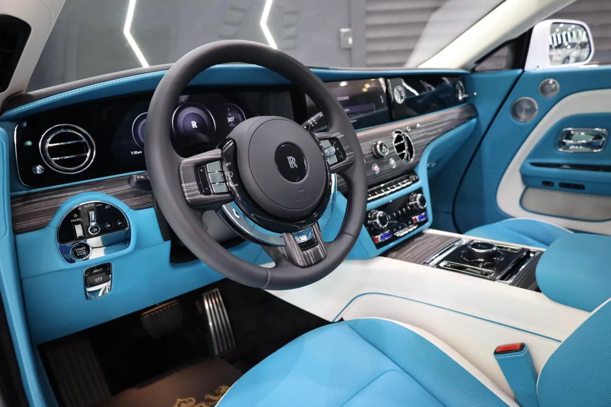 Rolls-Royce Spectre 2025-4-4