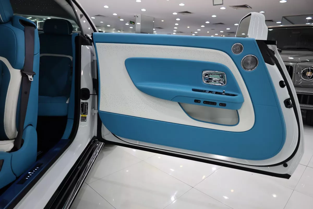 Rolls-Royce Spectre 2025-13-13
