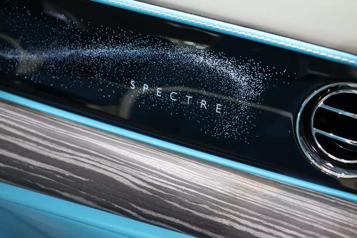 Rolls-Royce Spectre 2025-11-11
