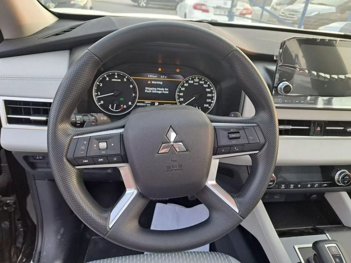 Mitsubishi Outlander GLX MIDLINE OUTLANDER 2.5L-9-0
