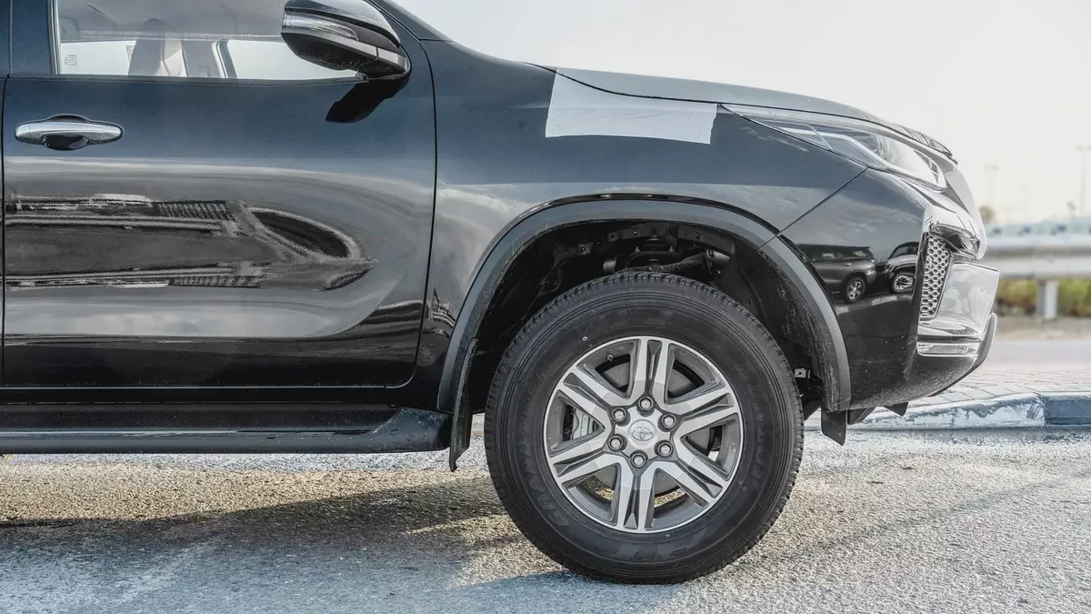 2026 Toyota Fortuner GX 2.4L AT Diesel (Black-Tan)-5-5