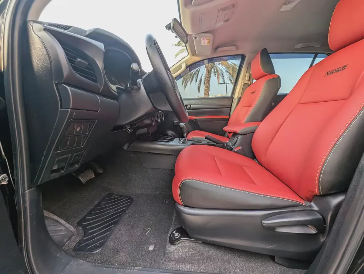 Toyota Hilux 2020 Facelifted 2025 GCC Specs Interior and Exterior Excellent Condition-11-11