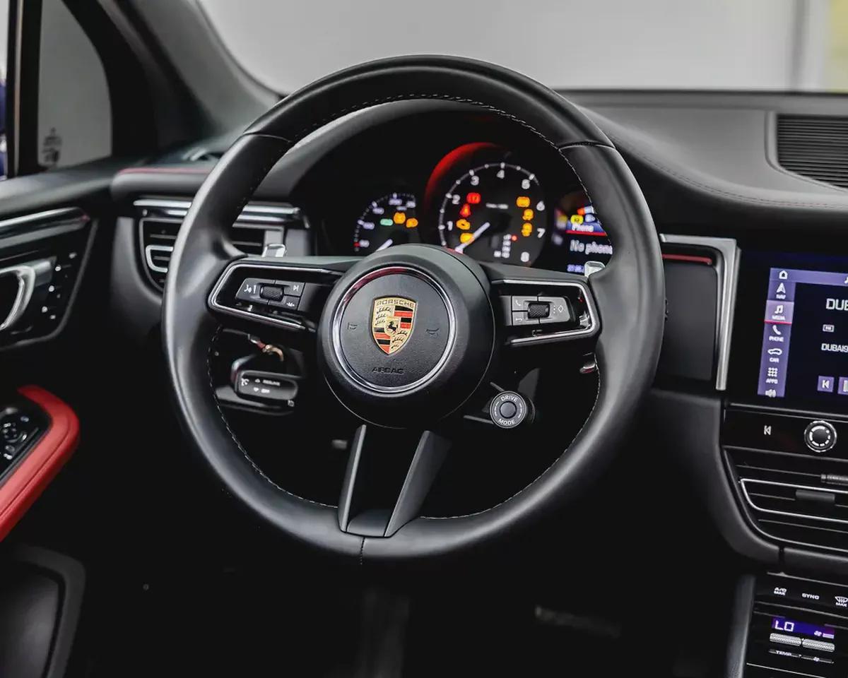 PORSCHE MACAN - 2024 - GCC - WARRANTY TILL NOV 2027 - EXCELLENT CONDITION-10-10