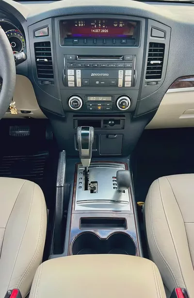 Mitsubishi Pajero 2010 GLS GCC Specs-12
