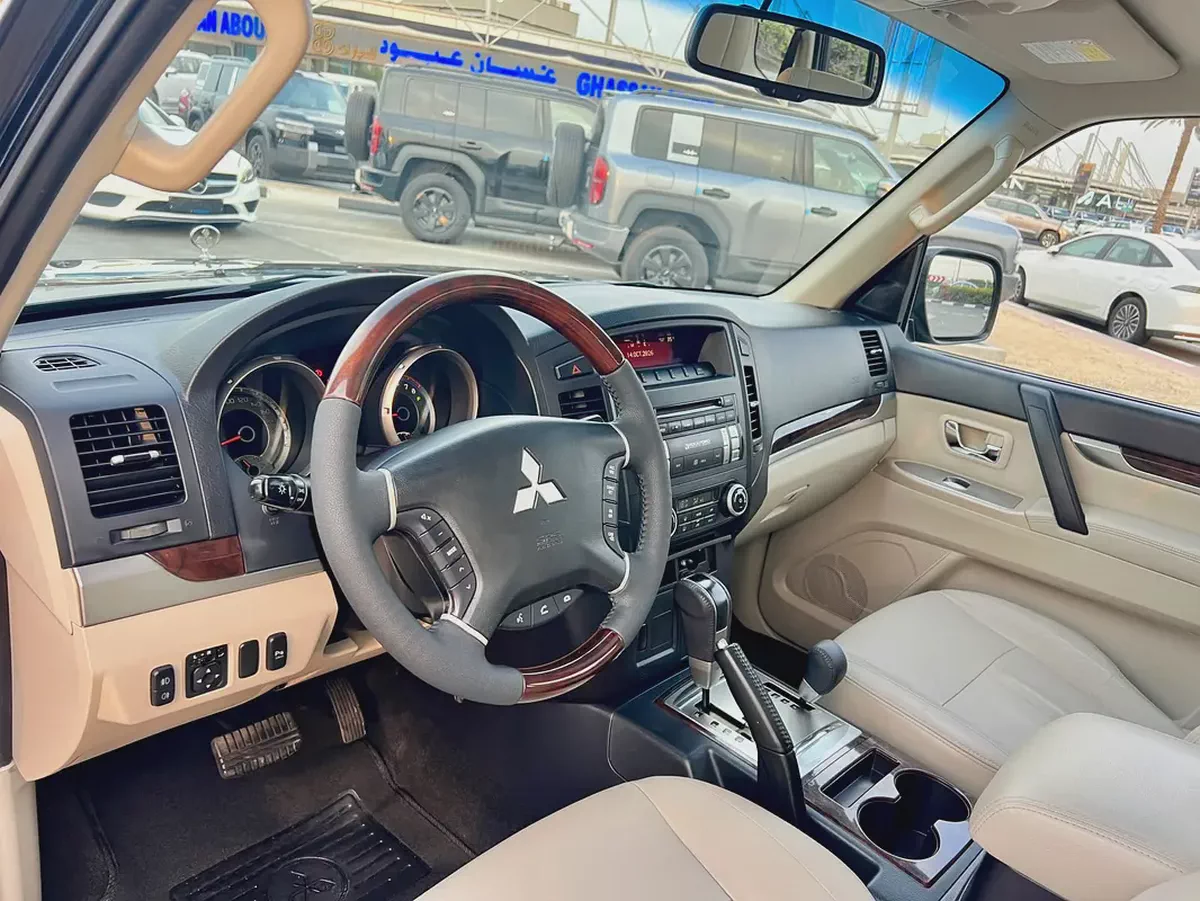 Mitsubishi Pajero 2010 GLS GCC Specs-10-10