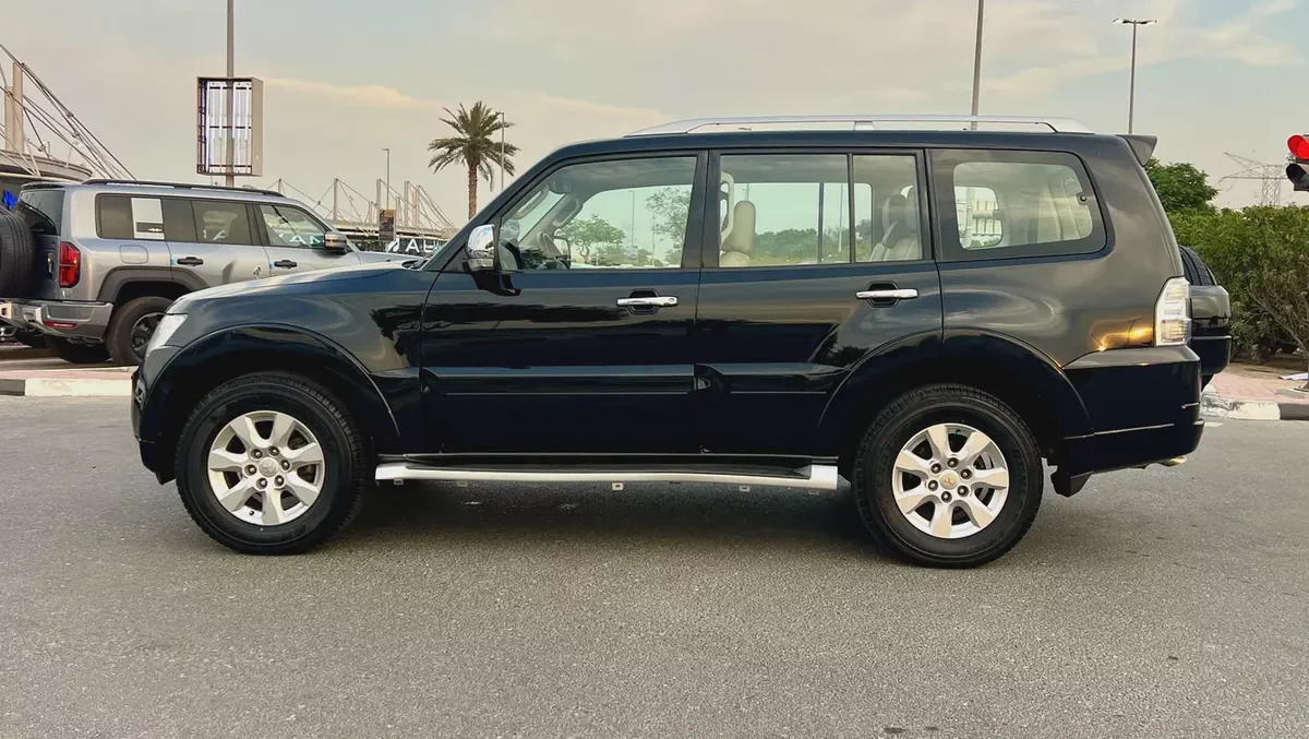 Mitsubishi Pajero 2010 GLS GCC Specs-3-3