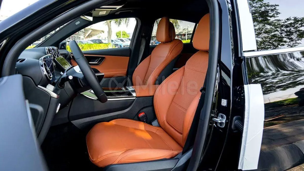 Mercedes Benz GLC200 STANDARD-8-0