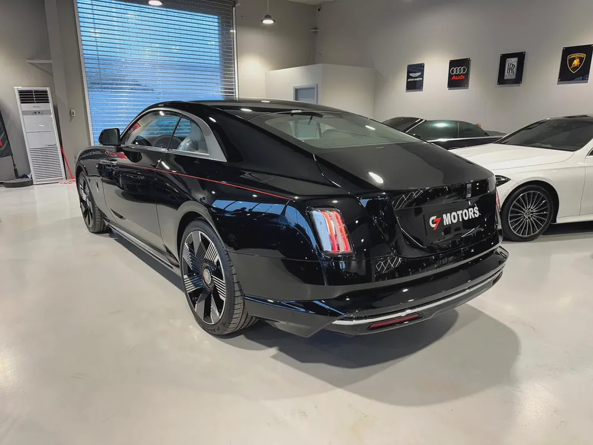 Rolls-Royce Spectre | 2024 | GCC I under agency warranty I Ultra Luxury Electric Coupe-5-5