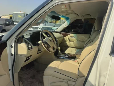 Nissan patrol 2016 white cooor GCC calen car-11
