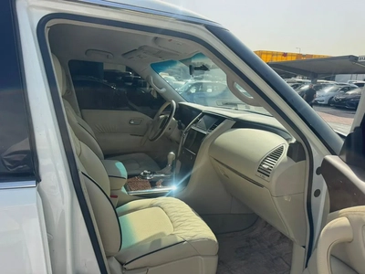 Nissan patrol 2016 white cooor GCC calen car-1