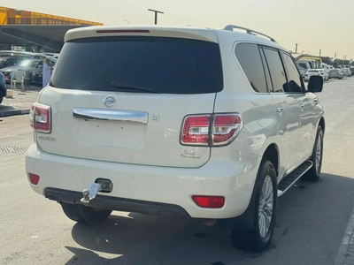 Nissan patrol 2016 white cooor GCC calen car-2