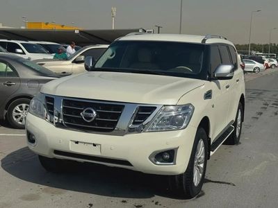 Nissan patrol 2016 white cooor GCC calen car-5