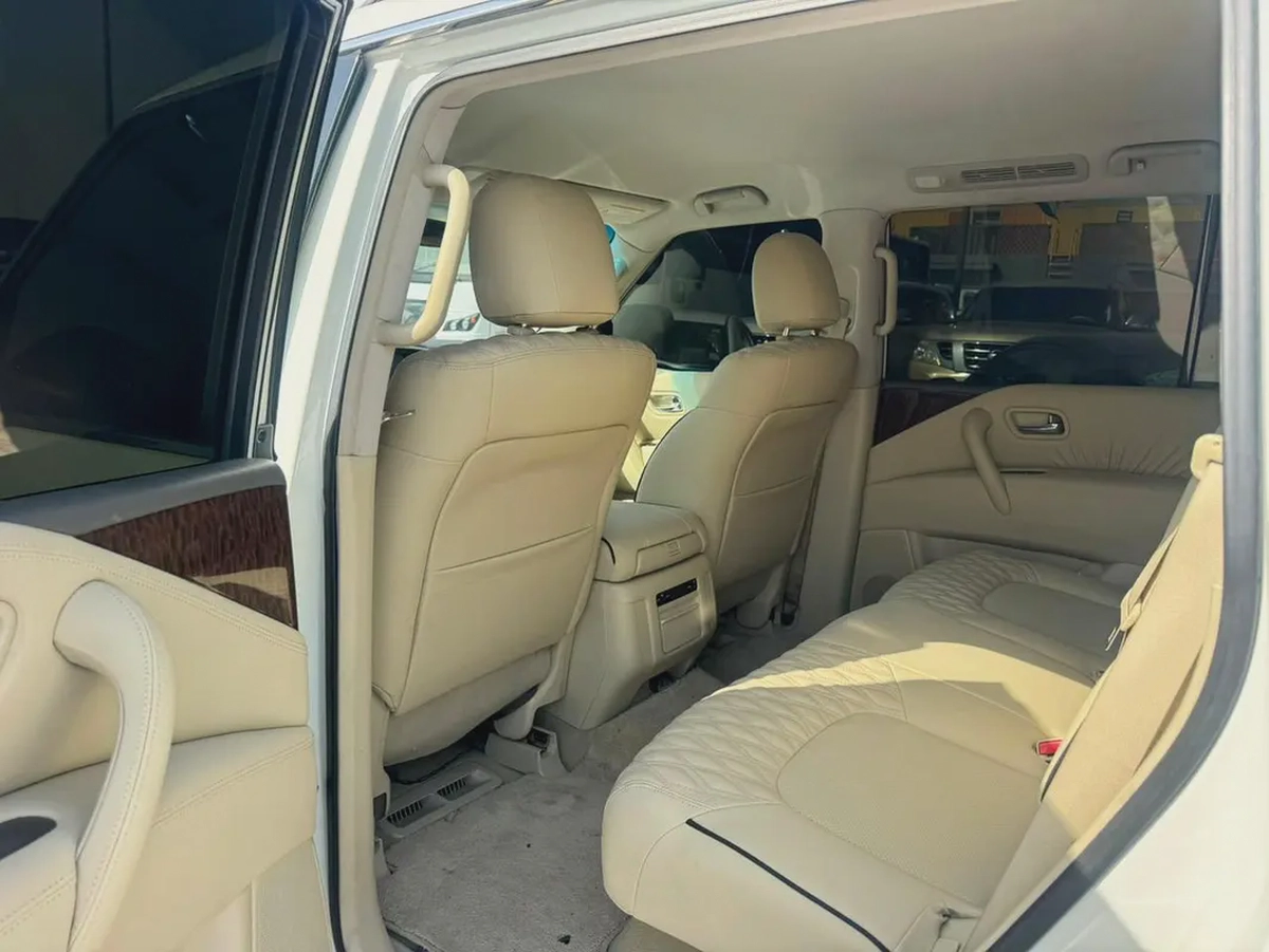 Nissan patrol 2016 white cooor GCC calen car-10-10