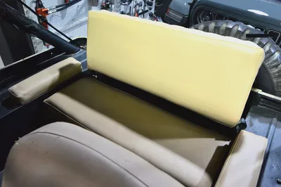 CLASSIC 1979 JEEP WRANGLER WILLYS EDITION - BEIGE-13