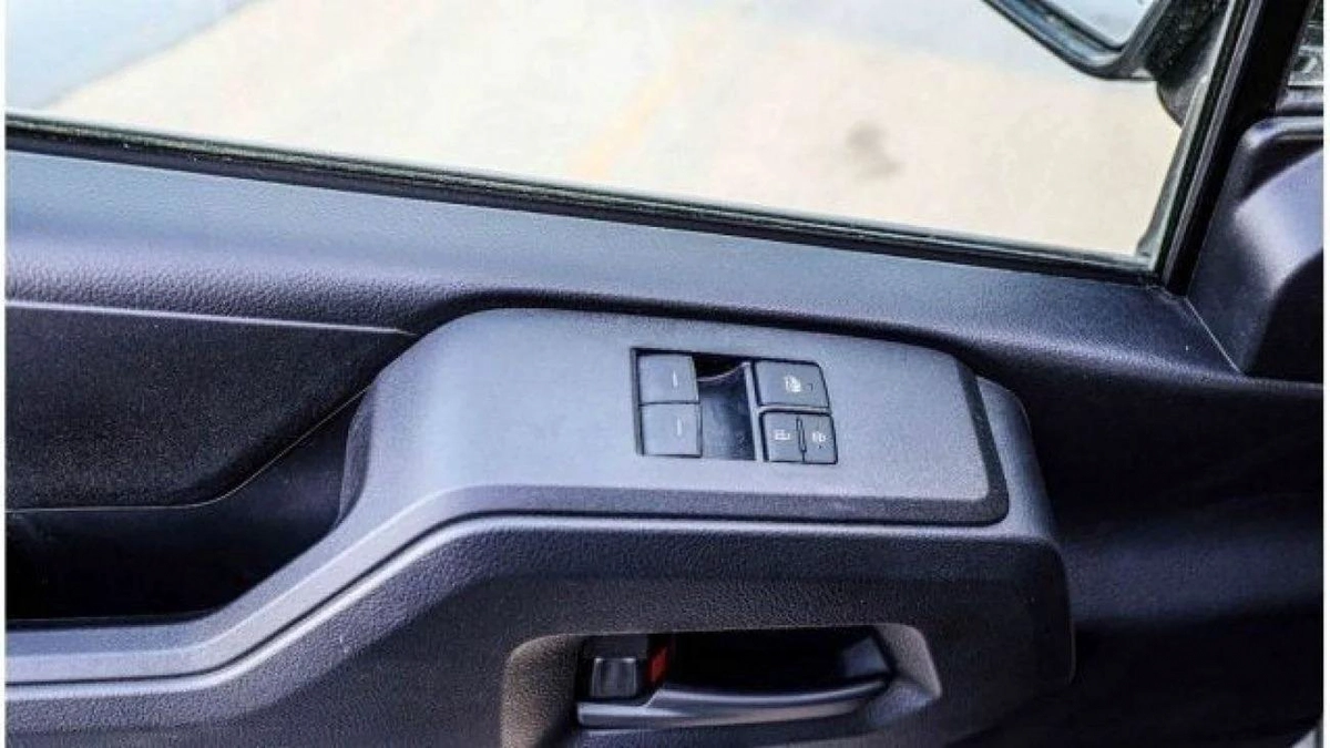 Toyota Hiace-7-7