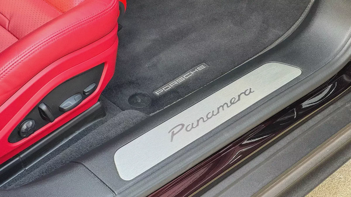 Porsche Panamera 2022 Full Service History GCC 2.9L V6-10-10
