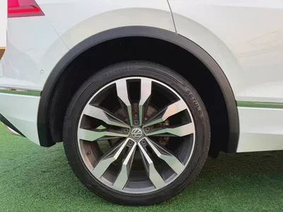 (2018) VOLKSWAGEN TIGUAN //R-LINE// GCC FULL OPTION -ORIGINAL PAINT--17